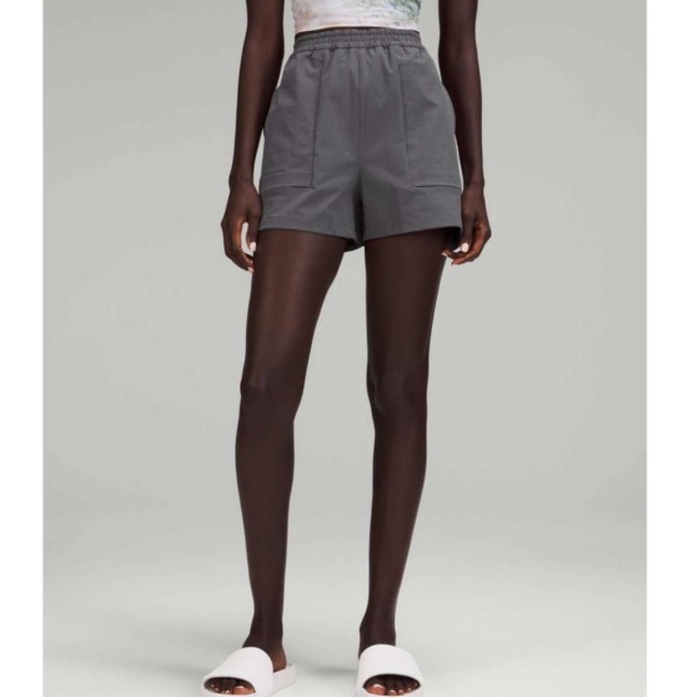 Lululemon Lab Women's Gray Elastic Waist Relaxed Fit super high rise Shorts Sz 8